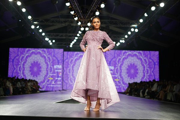 Réaliser une Manucure Mat Parfaite : Guide Complet et Astuces Essentielles