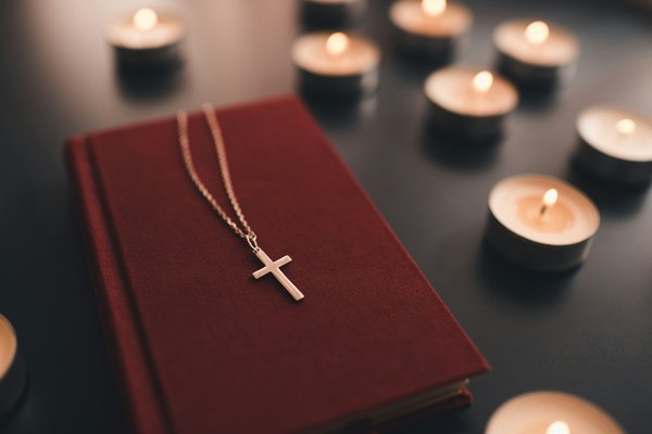 Collier croix homme : trouvez le style qui vous ressemble